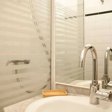 Bright Apartment In The Heart Of Paris Apartment Paris